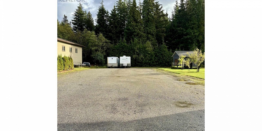 26 BLUEBERRY AVENUE Kitimat Photo 22