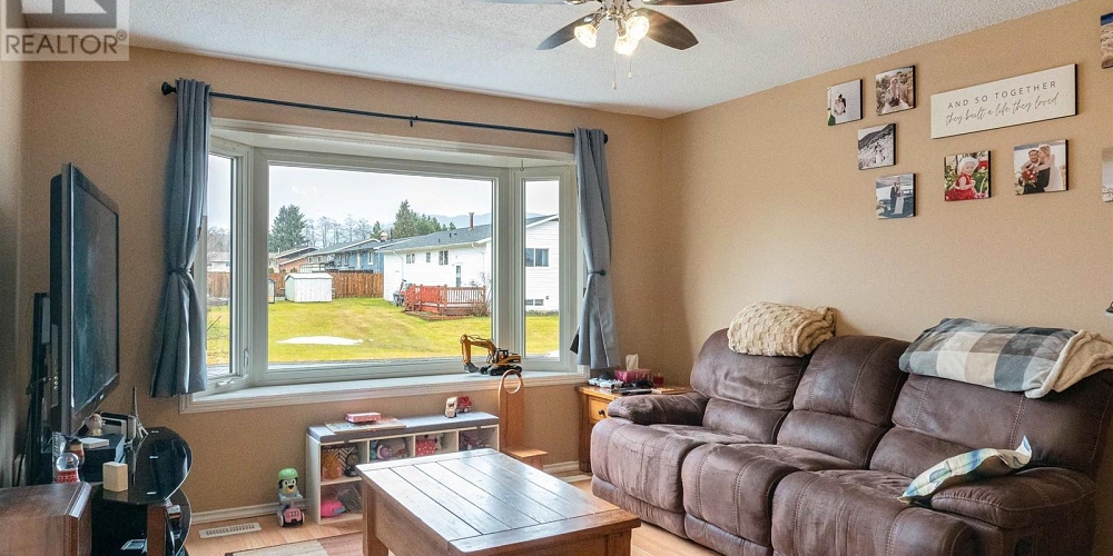 44 CARSWELL STREET Kitimat Photo 4