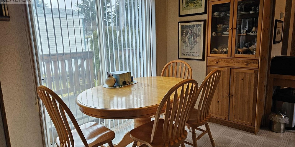 84 3616 LARCH AVENUE Terrace Photo 4