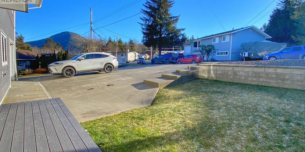 161 CRESTVIEW DRIVE Prince Rupert Photo 2