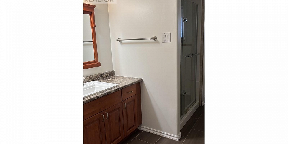 7 CHARLES STREET Kitimat Photo 18