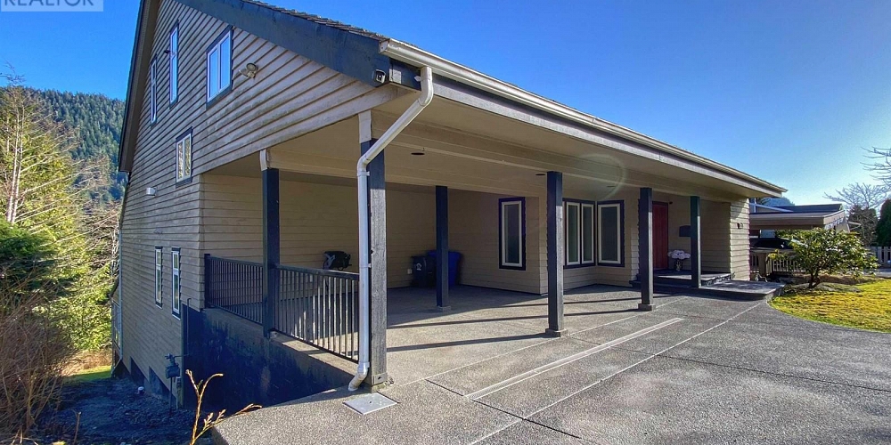 1121 SUMMIT AVENUE Prince Rupert Photo 2
