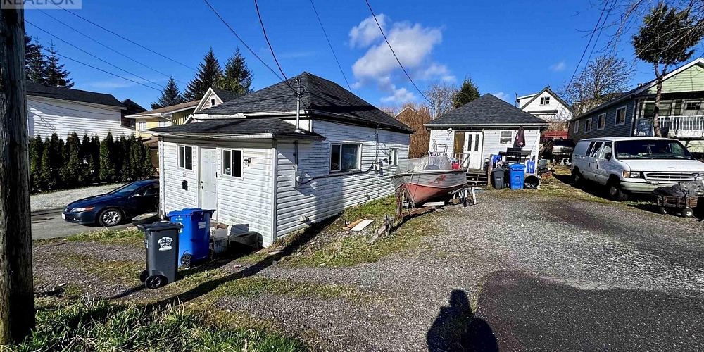 207-209 E 9TH AVENUE Prince Rupert Photo 15