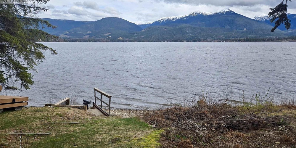 2790 SQUIRREL POINT Lakelse Lake Photo 5