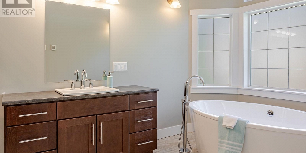 499 QUATSINO BOULEVARD Kitimat Photo 16