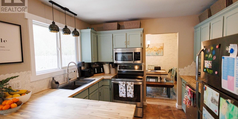 4922 LAMBLY AVENUE Terrace Photo 3