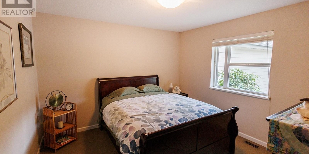 3 4022 YEO STREET Terrace Photo 13