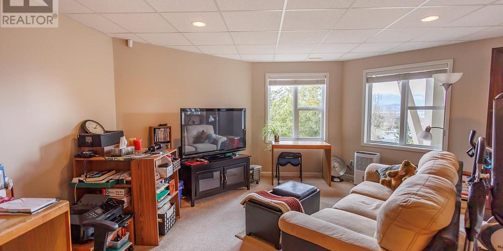 3 4022 YEO STREET Terrace Photo 19