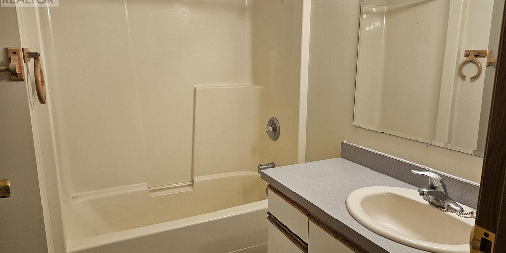 5011 GRAHAM AVENUE Terrace Photo 10