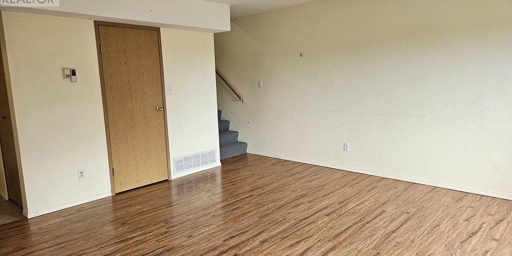 5011 GRAHAM AVENUE Terrace Photo 2