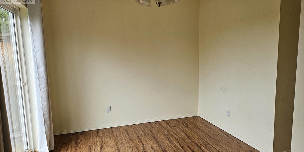 5011 GRAHAM AVENUE Terrace Photo 4