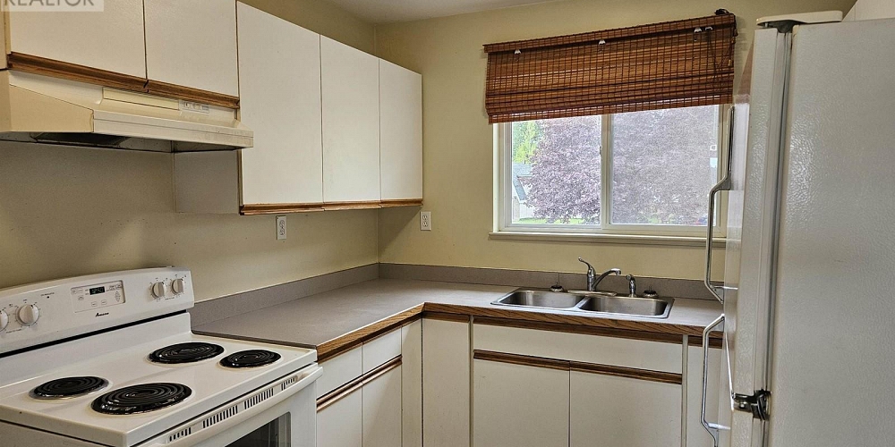 5011 GRAHAM AVENUE Terrace Photo 5