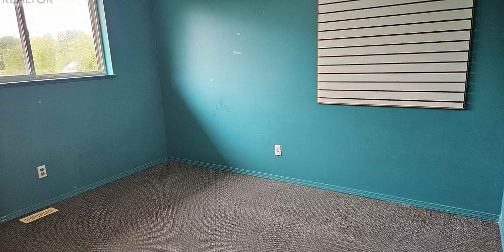 5011 GRAHAM AVENUE Terrace Photo 9