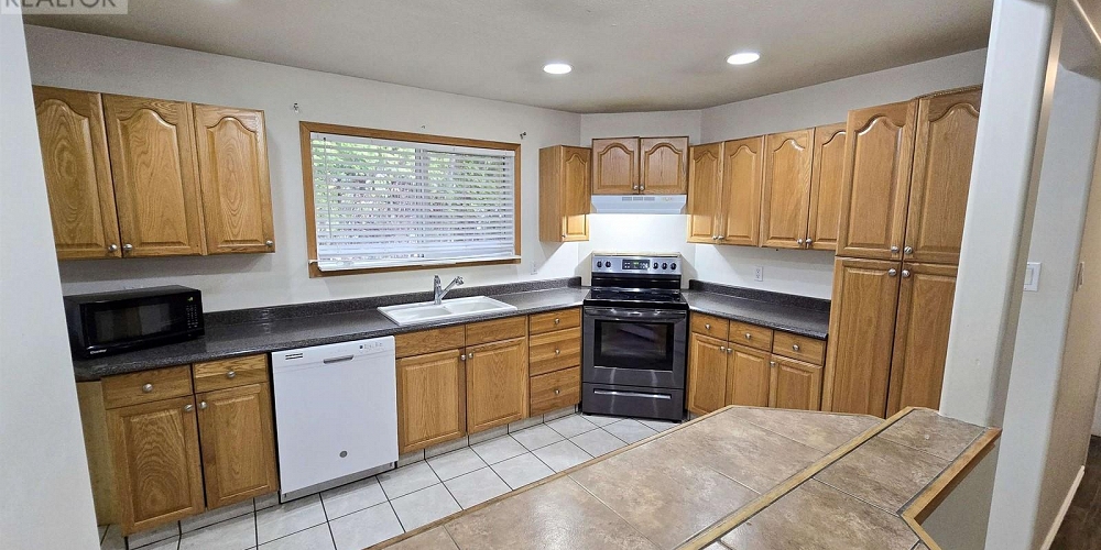 69 CAPILANO STREET Kitimat Photo 3