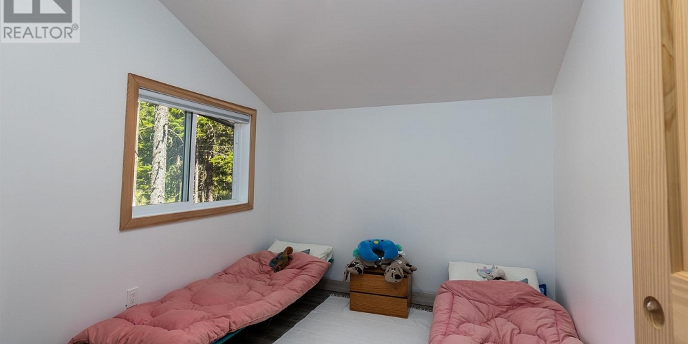 4685 LAKESIDE DRIVE Terrace Photo 18