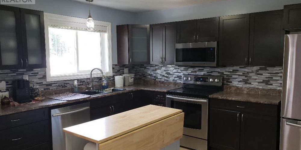 2847 THORNHILL STREET Terrace Photo 4