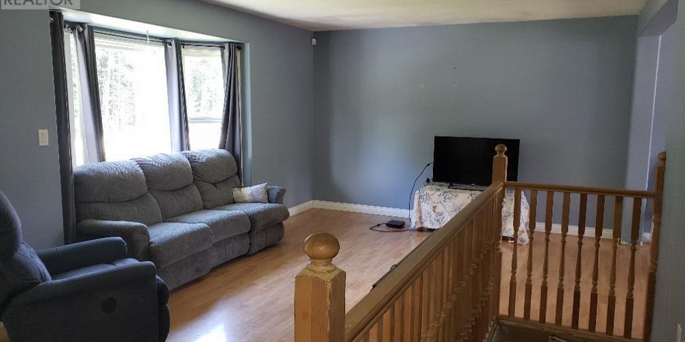2847 THORNHILL STREET Terrace Photo 9