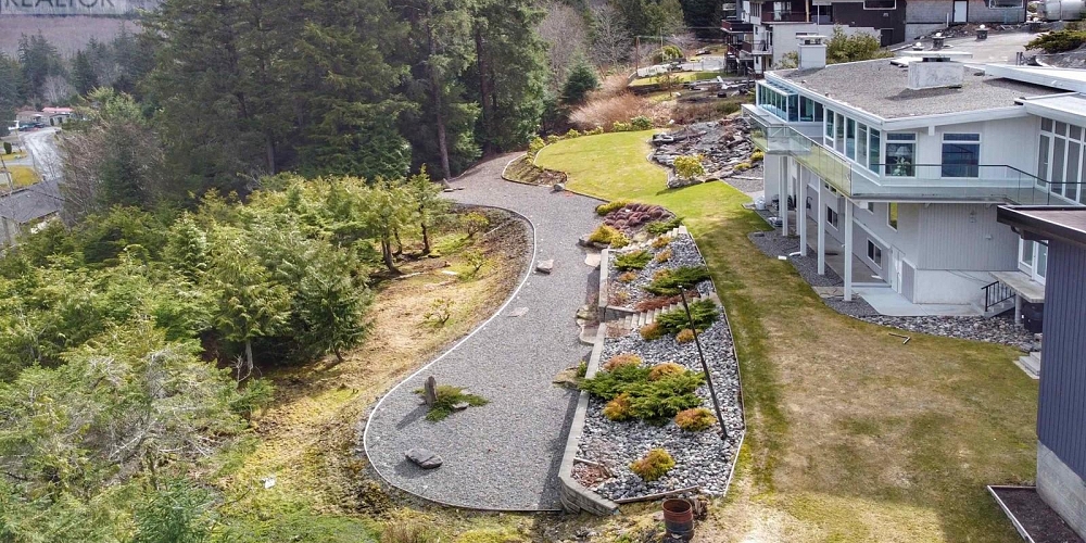 931-933 SUMMIT AVENUE Prince Rupert Photo 3