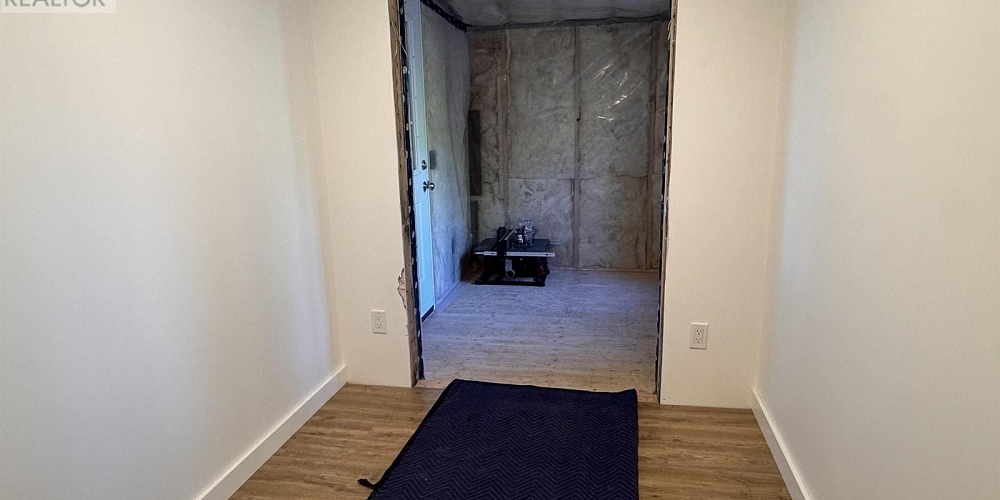 16 5016 PARK AVENUE Terrace Photo 10