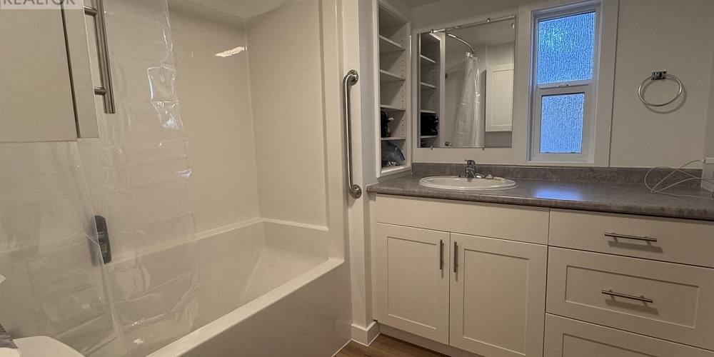 16 5016 PARK AVENUE Terrace Photo 13