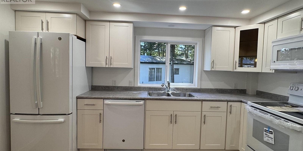16 5016 PARK AVENUE Terrace Photo 3