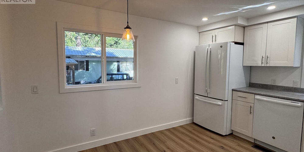 16 5016 PARK AVENUE Terrace Photo 4