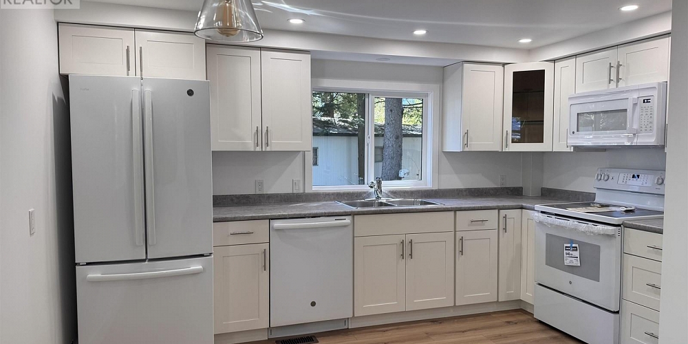 16 5016 PARK AVENUE Terrace Photo 5