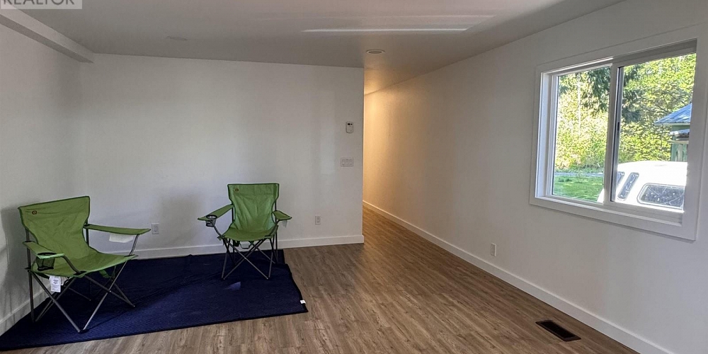 16 5016 PARK AVENUE Terrace Photo 9