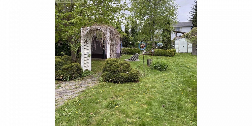 4832 GRAHAM AVENUE Terrace Photo 18