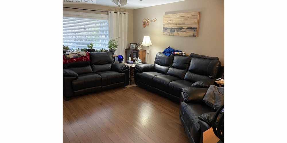 4832 GRAHAM AVENUE Terrace Photo 6