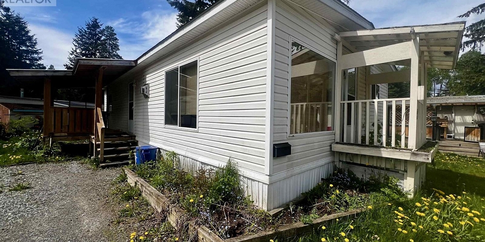 8 4619 QUEENSWAY DRIVE Terrace Photo 2