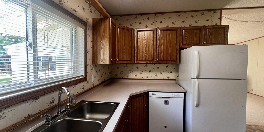 8 4619 QUEENSWAY DRIVE Terrace Photo 9
