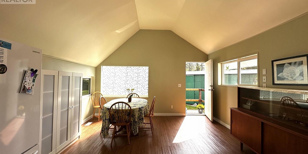 2605 FIRST AVENUE Terrace Photo 2