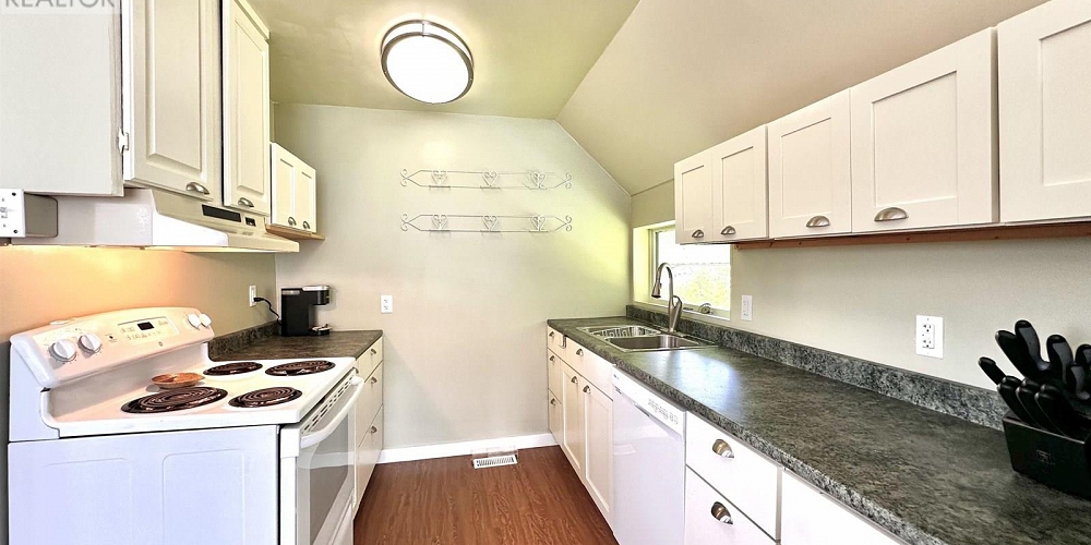 2605 FIRST AVENUE Terrace Photo 4