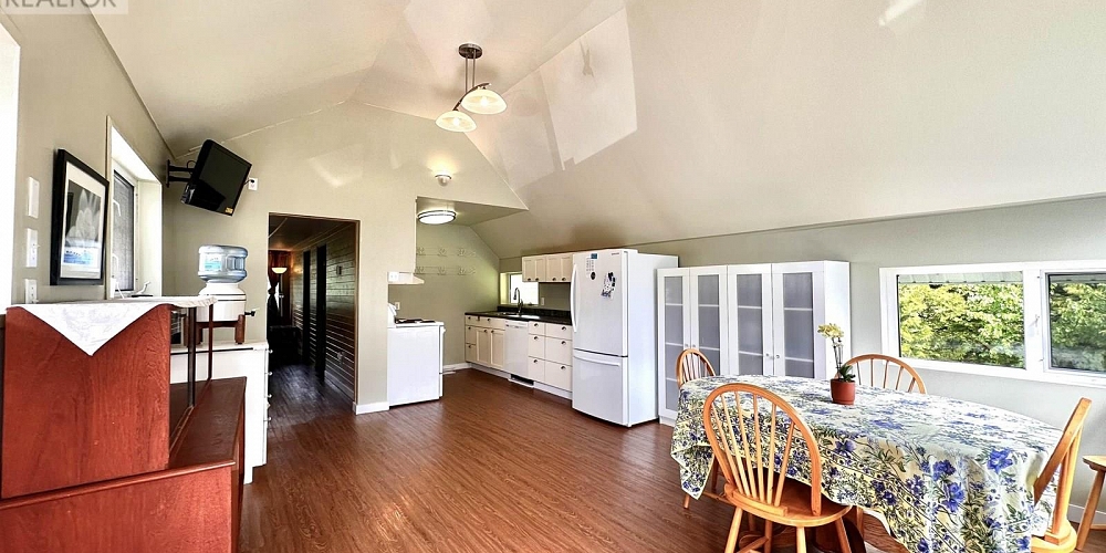 2605 FIRST AVENUE Terrace Photo 5