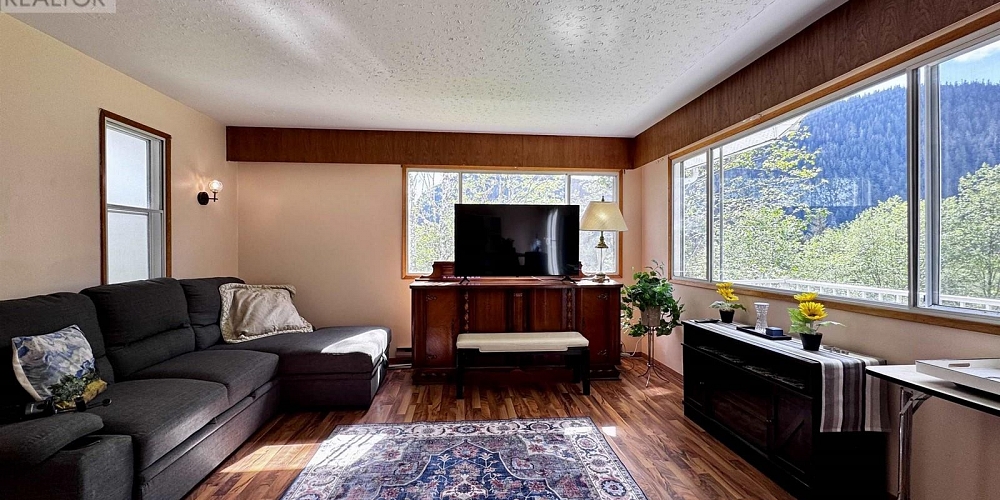 736-738 TAYLOR STREET Prince Rupert Photo 5
