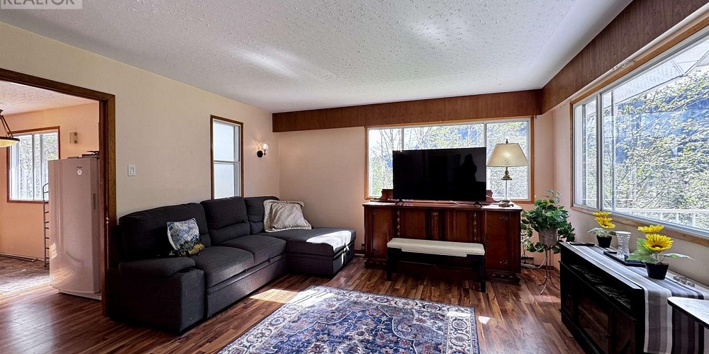736-738 TAYLOR STREET Prince Rupert Photo 5