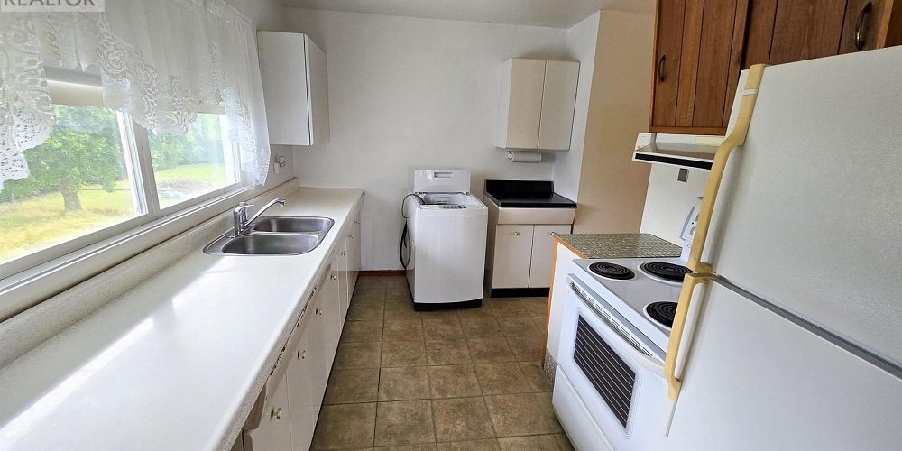 99 MALLARD STREET Kitimat Photo 4