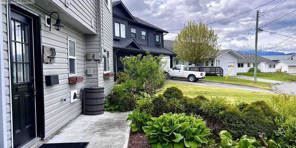 53 TEAL STREET Kitimat Photo 2