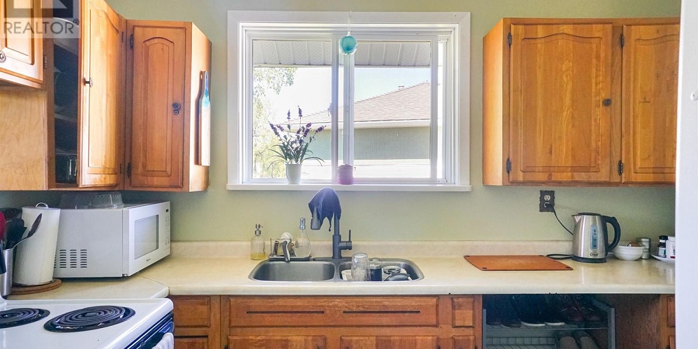 39 WOHLER STREET Kitimat Photo 7
