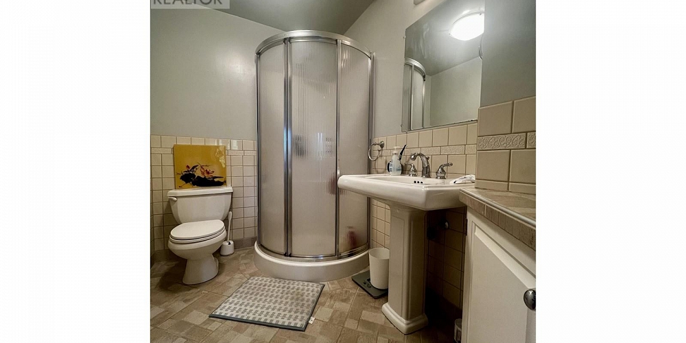 2607 KALUM STREET Terrace Photo 3