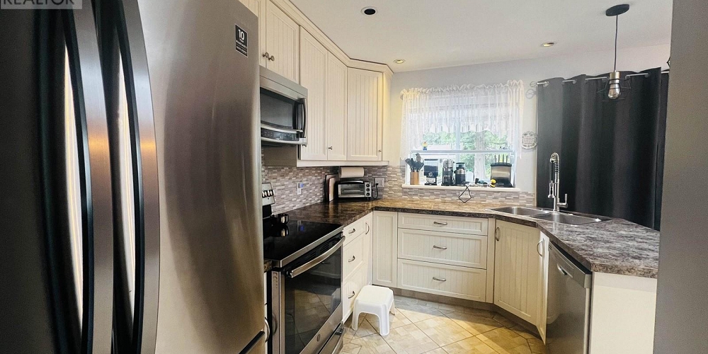 2607 KALUM STREET Terrace Photo 7