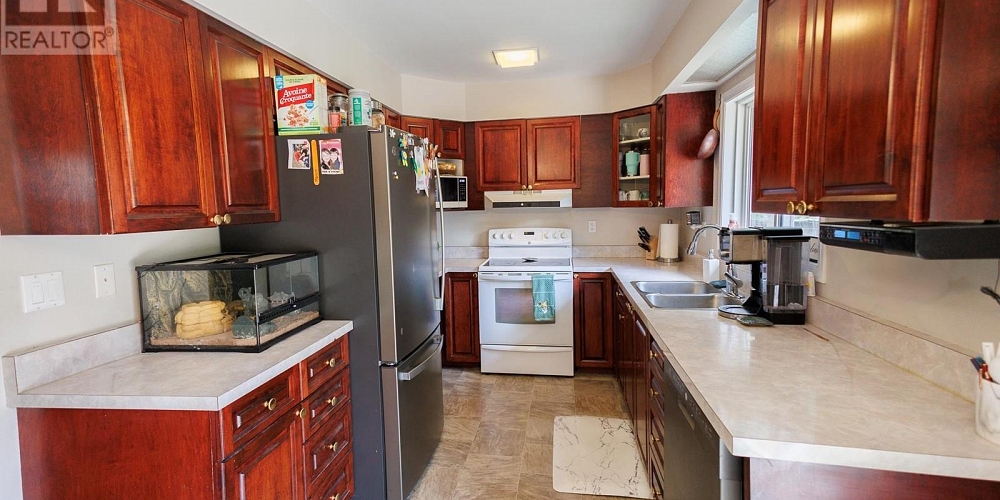 3287 CRESCENT STREET Terrace Photo 4
