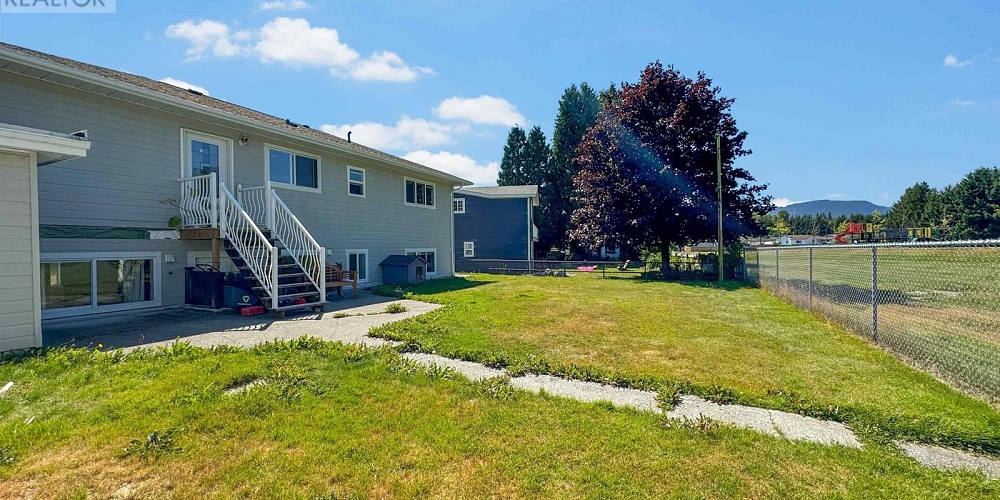 45 YUKON STREET Kitimat Photo 16
