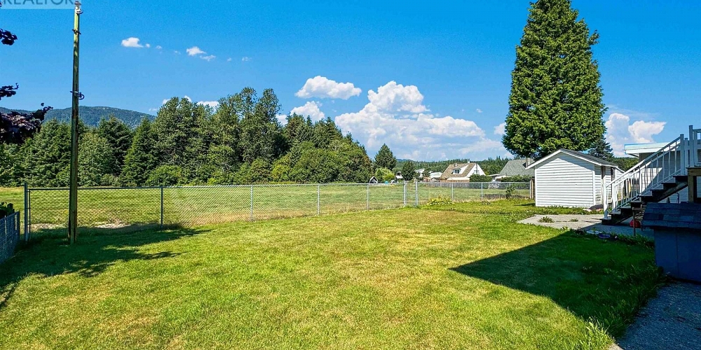 45 YUKON STREET Kitimat Photo 17