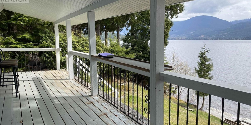 2878 SQUIRREL POINT Terrace Photo 19