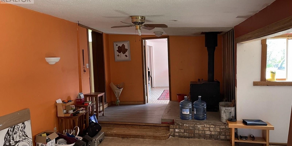 5258 OLD REMO ROAD Terrace Photo 3