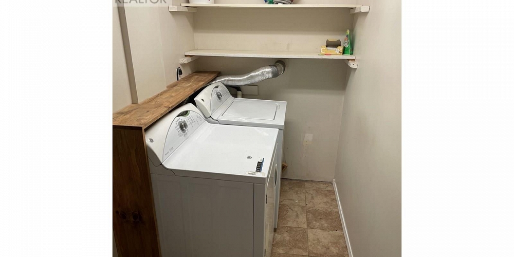 2 4809 HALLIWELL AVENUE Terrace Photo 12