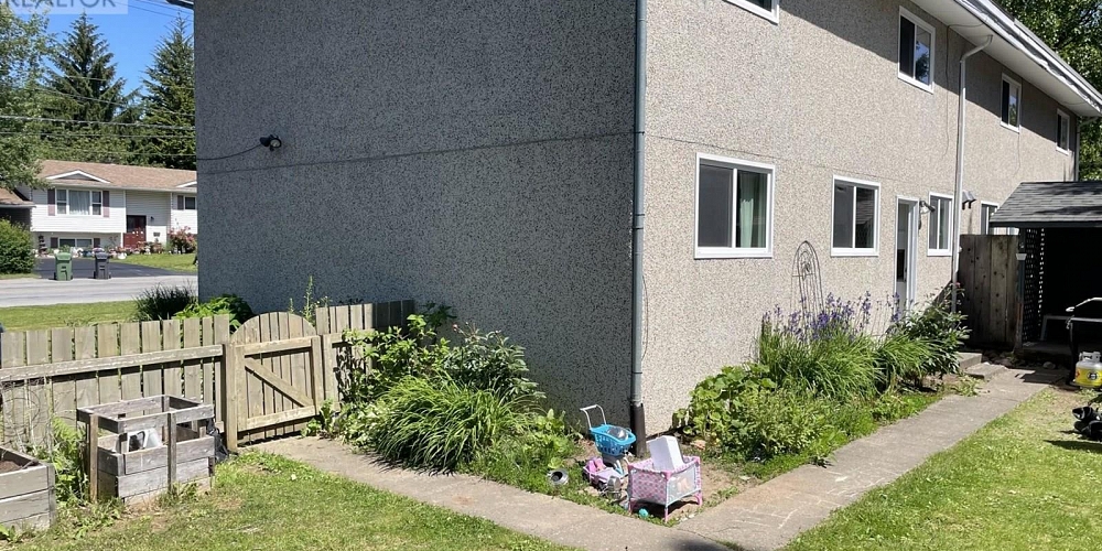 2 4809 HALLIWELL AVENUE Terrace Photo 13