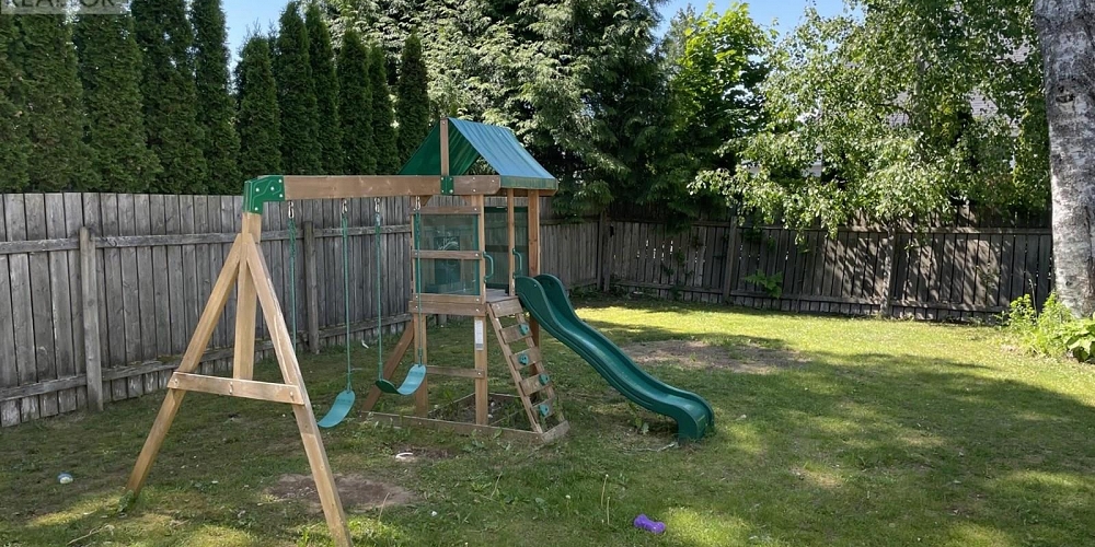 2 4809 HALLIWELL AVENUE Terrace Photo 15